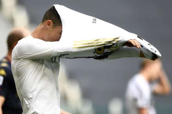 "بيرلو" يفسر سبب غضب "رونالدو" ورميه قميص "يوفينتوس"